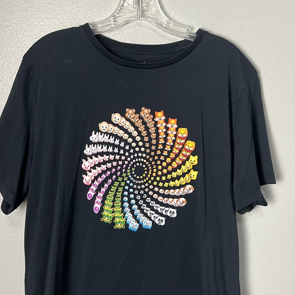 Apple Brand T-shirt - size L